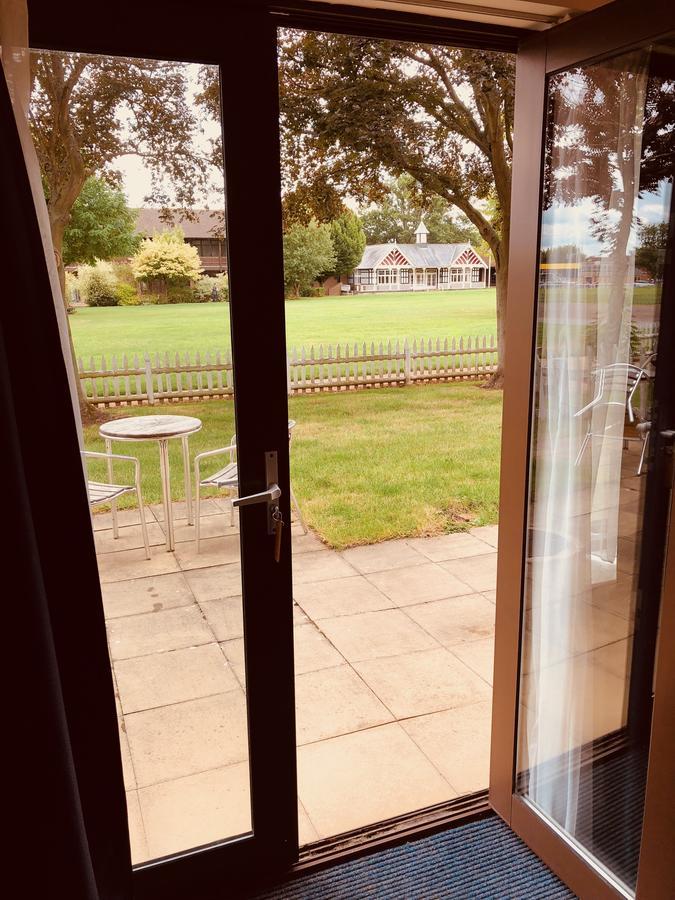 Stoneleigh Park Lodge Ashow Buitenkant foto